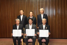 協定書締結式記念撮影